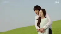 Kim Tae Hyun (Joo Won) yang mulai jatuh cinta dengan Han Yeo Jin (Kim Tae Hee)  dalam drama Yong Pal