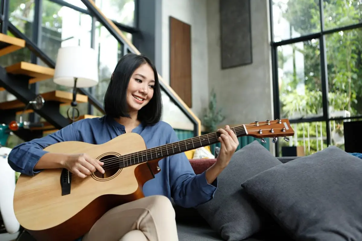 Belajar gitar akustik