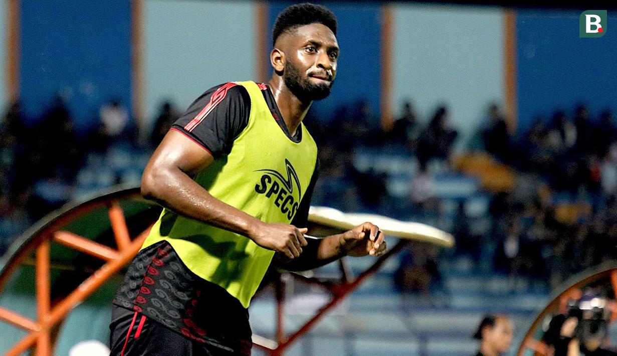 Striker Persipura Jayapura, Mamadou Samassa. (Bola.com/Aditya Wany)