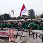 Demo mahasiswa di depan Gedung DPR, Senayan, Jakarta, Kamis (21/4/2022). (Liputan6.com/Ady Anugrahadi)