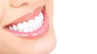 Jika salah dalam menyikat gigi, gusi bisa berubah bentuk. Gigi di rahang atas, gusi bisa naik sedangkan gigi di rahang bawah gusi bisa turun