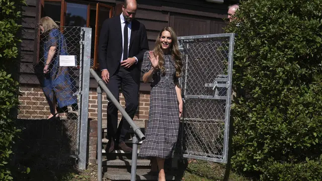 Gaya Kate Middleton Saat Kunjungi Pabrik Tekstil Bersejarah Sendirian, Kirim Pesan Tersembunyi untuk Pangeran William