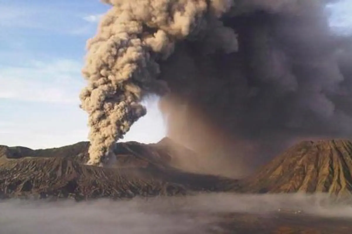 Video Detik-detik meletusnya Gunung Bromo pada 2004