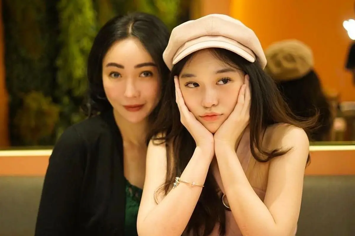 Potret Kedekatan Livy Renata Bersama Sang Ibu Susana Rahardjo