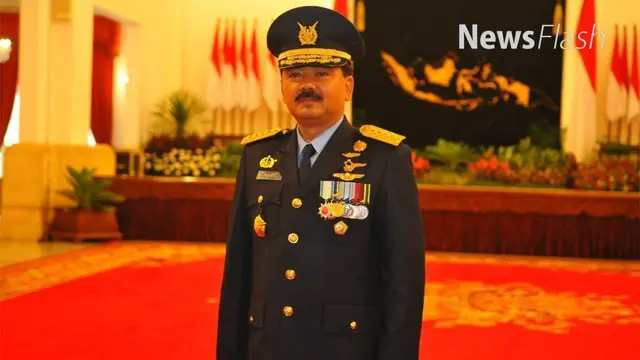 Marsekal TNI Hadi Tjahjanto sebagai Kepala Staf Angkatan Udara. Banyak pihak yang menilai perjalanan karier Hadi melesat cepat hingga mendapatkan bintang empat.