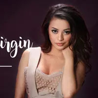 HL Celeb Bio Angie Virgin (Foto: Bambang E Ros, Mua&HD: @ramaadhe_makeup , Busana: @fruthboutique , Stylist: Indah, Desain: Nurman Abdul Hakim/Bintang.com)