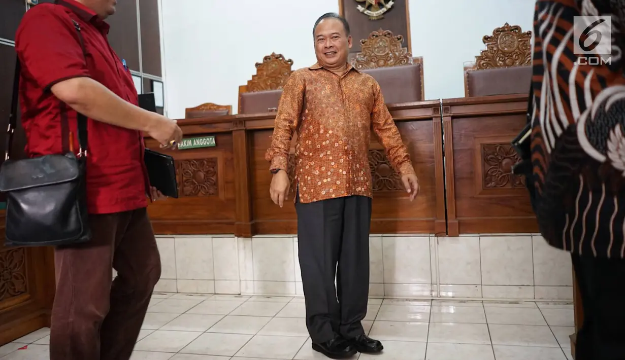Jaksa Penuntut Umum (JPU) saat mengikuti sidang permohonan praperadilan tersangka dugaan makar dan kepemilikan senjata api ilegal Kivlan Zen di PN Jakarta Selatan, Senin (22/7/2019). Tonin Tachta meminta hakim membatalkan penetapan tersangka atas Kivlan Zen. (Liputan6.com/Immanuel Antonius)
