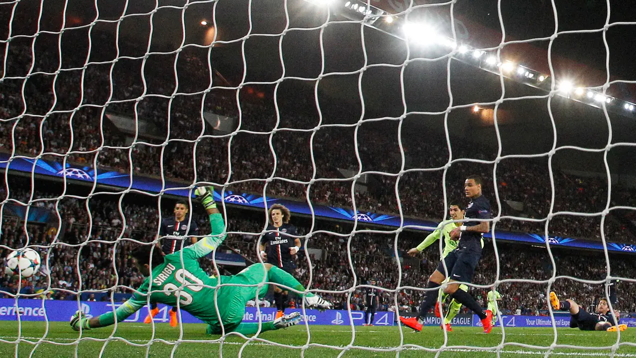 Suarez Dua Gol, Barcelona Permalukan PSG 