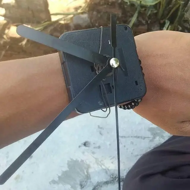 6 Potret Modifikasi Jam Tangan Ini Nyeleneh, Ada yang Dari Boneka Barbie