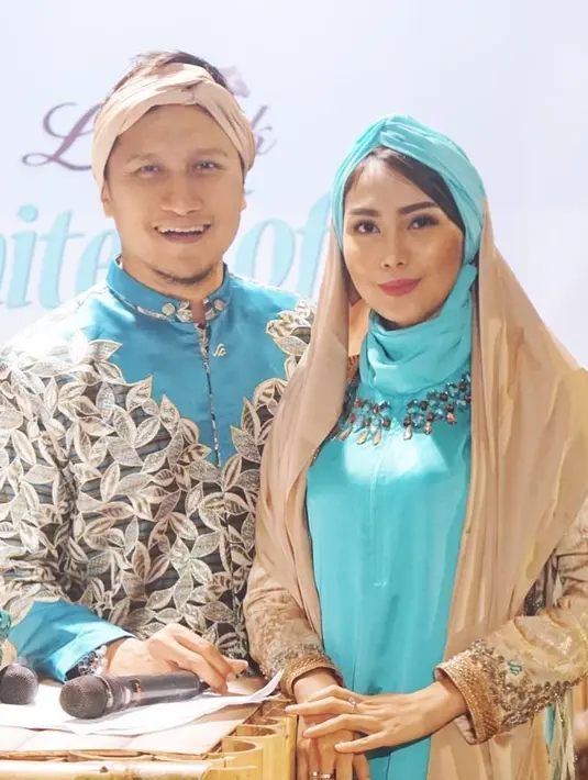 Sebenarnya Fenita pernah mengenakan hijab saat menghadiri acara-acara tertentu. Di awal tahun 2018, Fenita akhirnya memantapkan hatinya untuk berhijab. (Foto: instagram.com/ariekuntung)