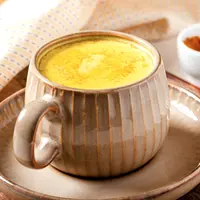 Resep teh susu kunyit./Copyright&nbsp;shutterstock.com/g/Svetlana+Monyakova