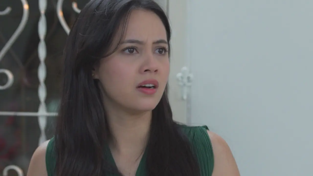 Di Antara Dua Cinta