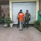 Jajaran TNI dan Polri kini melakukan penjagaan di rumah bomber Gereja Santo Yosep, Ivan, di Kota Medan, Sumatera Utara. (Liputan6.com/Reza Perdana)