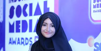 Perempuan asal Depok Arafah Rianti mengawali kariernya dalam dunia entertainmen dari komika. Keluar sebagai runner up Stand up Comedy Academy 2 (SUCA) Indosiar. Kini namanya mulai banyak dikenal di masyarakat. (Nurwahyunan/Bintang.com)