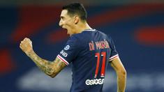 Penyerang Paris Saint-Germain (PSG), Angel Di Maria, melakukan selebrasi usai mencetak gol ke gawang Renners pada laga Liga Prancis di Stadion Parc des Princes, Sabtu (7/11/2020). PSG menang dengan skor 3-0. (AP/Christophe Ena)