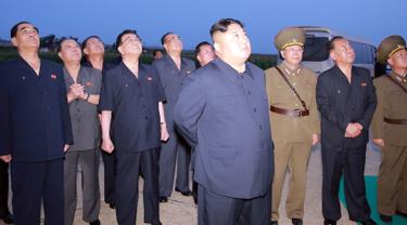 Luncurkan Rudal Terbaru, Kim Jong-Un Tebar Senyuman