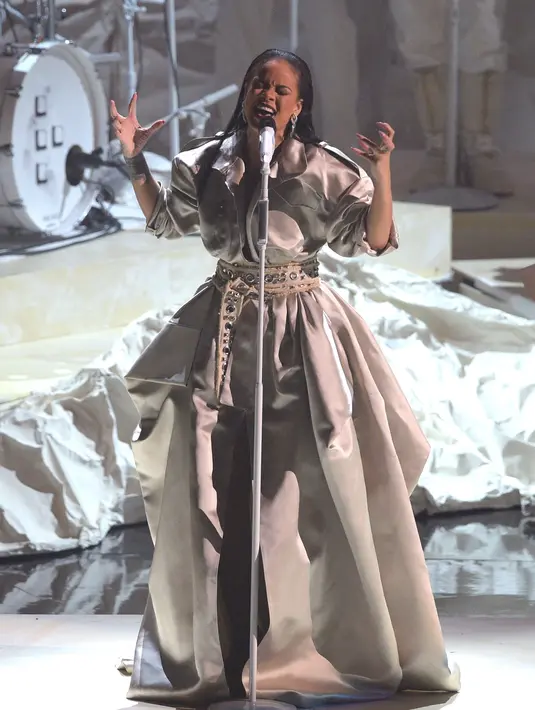 Dan lewat akun instagramnya, RiRi mengatakan bahwa ia tak akan berurusan dengan para mantan kekasihnya. Ia akan memulai kehidupannya yang baru nanti. (AFP/Bintang.com)