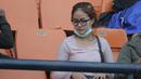 Aksi Supoeter Wanita saat mendukung tim kesayanngya Persib Bandung di Stadion Si Jalak Harupat, Bandung, Sabtu (24/10/2015). (Bola.com / Nicklas Hanoatubun)