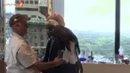 Meski takut, Donald Trump masih bisa memuji Uncle Sam sebagai burung yang gagah.