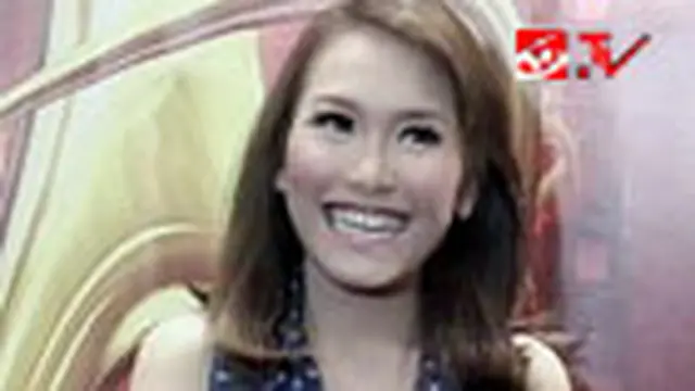 Ayu Ting-Ting Ramaikan Liputan 6 Awards 2012