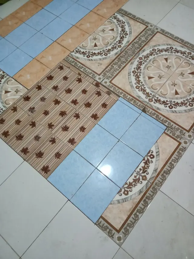 6 Hasil Kerja Tukang Bangunan Tata Lantai Rumah Ini Tak Beraturan, Mandor Pusing
