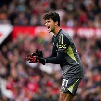 Aksi Senne Lammens pada laga pekan ke-7 Premier League antara Manchester United vs Sunderland di Old Trafford -&nbsp;AP Photo/Dave Thompson