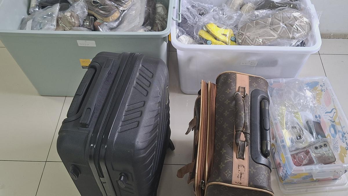 Penampakan Barang Korban Kecelakaan KRL, Bisa Jemput di Stasiun Bekasi Timur