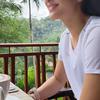 "Ubud we love you," tulis Dian pada keterangan foto yang ia unggah tersebut. Dian Sastro tersenyum saat menikmati secangkir kopi dengan latar pemandangan Ubud, Bali yang begitu indah dan tenang saat pagi hari. (Instagram/therealdisastr)