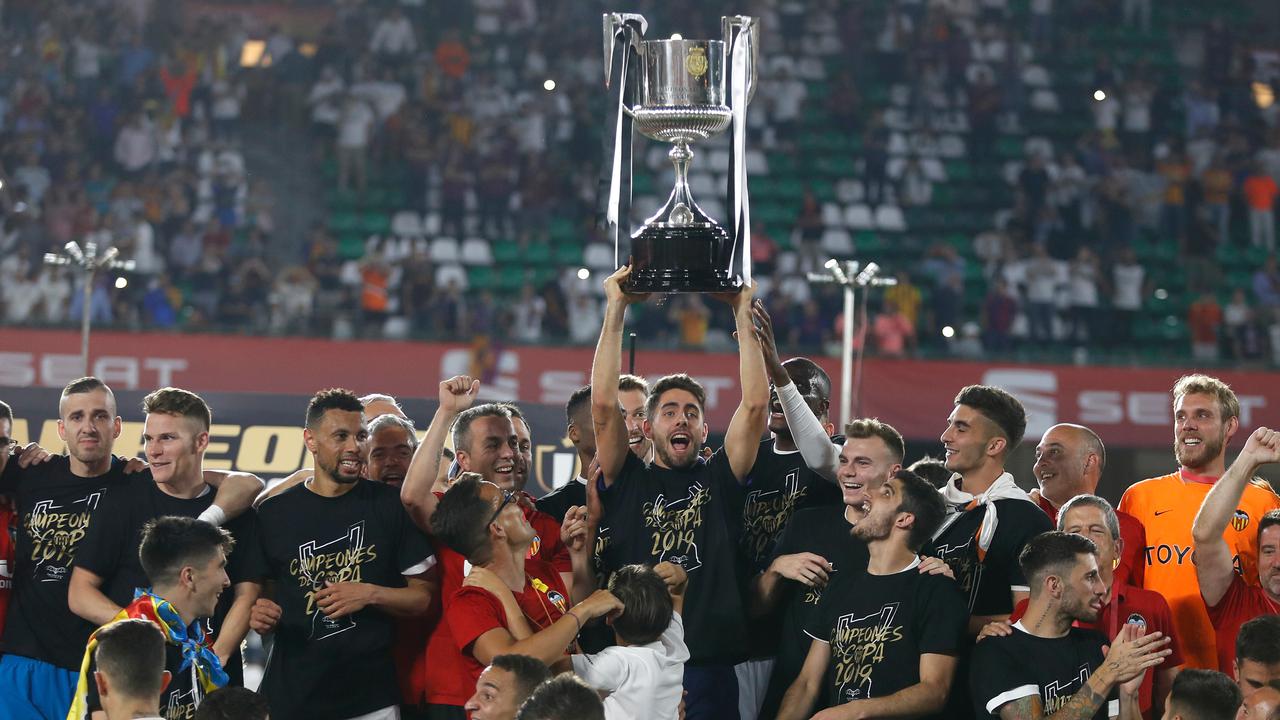 Kegembiraan Pemain Valencia Raih Juara Copa Del Rey
