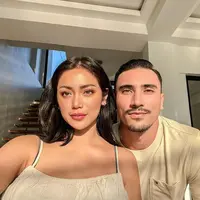 Jessica Iskandar bersama suami (Instagram/inijedar)