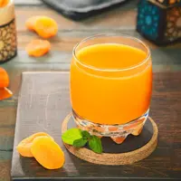 ilustrasi jus aprikot/Dina Saeed/Shutterstock