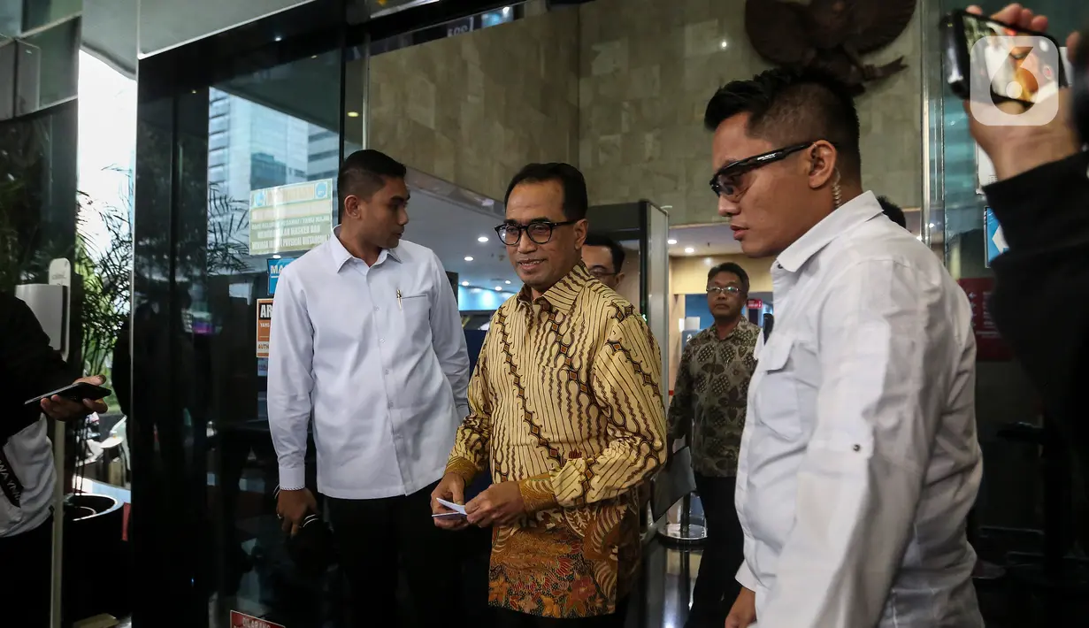 "Hari ini saya telah hadir sebagai saksi dugaan korupsi dari perkeretaapian hal ini merupakan dukungan kami terhadap upaya-upaya mendukung dan komitmen atas turut memberantas korupsi," kata Budi Karya Sumadi. (Liputan6.com/Johan Tallo)