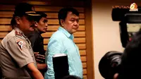Berompi Tahanan, Anggoro Digelandang KPK ke Rutan Guntur