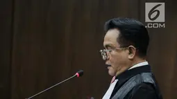 Ketua Tim Hukum Joko Widodo-Ma’ruf Amin, Yusril Ihza Mahendra memberi keterangan dalam sidang sengketa Pilpres 2019 di Gedung MK, Jakarta, Selasa (18/6/2019). Menurut Yusril, pihaknya tidak dapat menangkap jelas apa yang didalilkan kubu Prabowo-Sandiaga dalam sidang sengketa Pilpres 2019. (Liputan6.