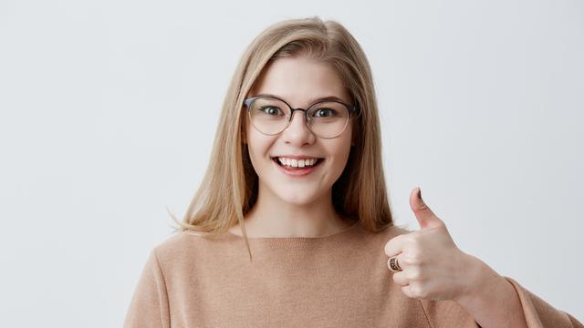 Ilustrasi menggunakan kaca mata