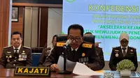 Kepala Kejati Riau Akmal Abbas dalam paparan kinerja usai peringatan Hari Bhakti Adhyaksa. (Liputan6.com/M Syukur)