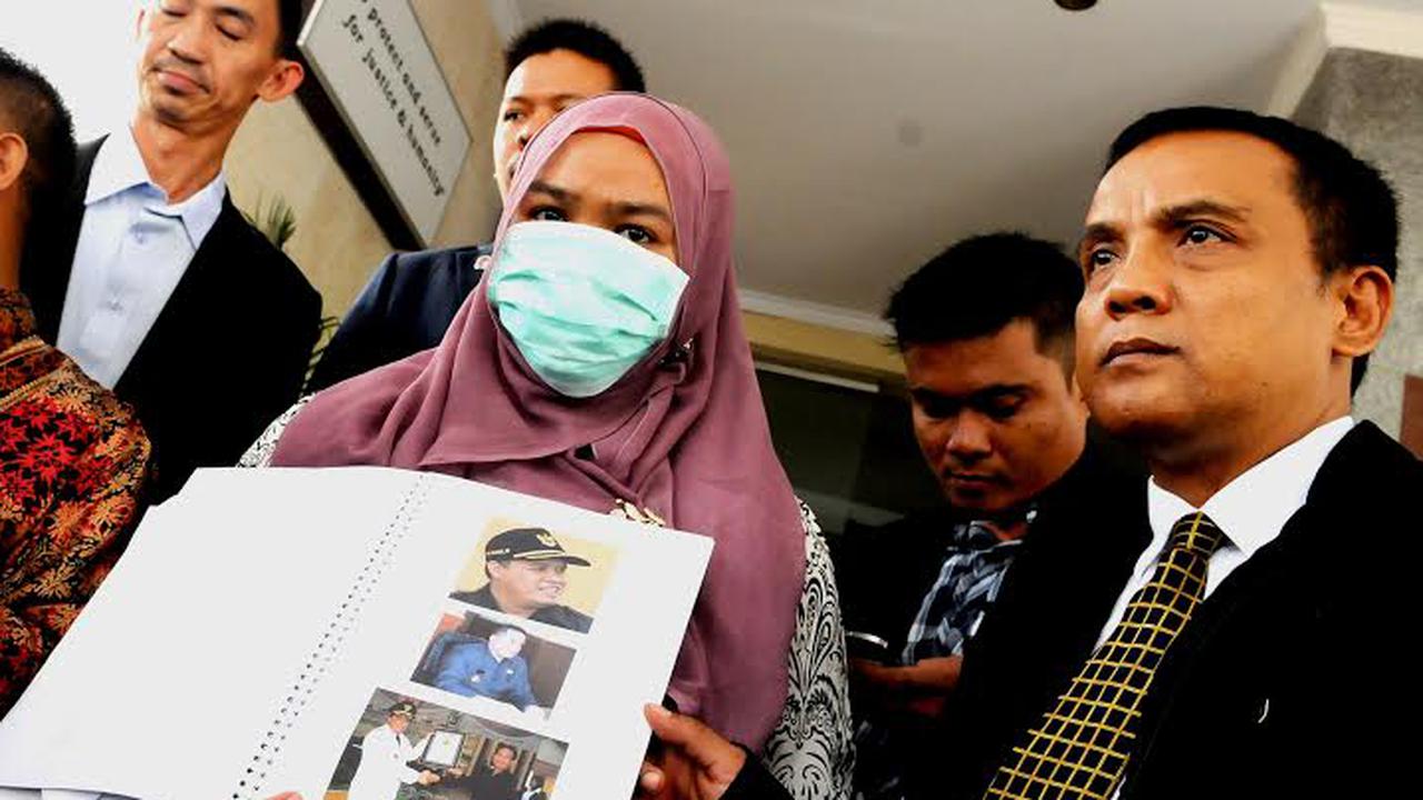 [FOTO] Bupati Indragiri Hulu, Riau Dilaporkan Kasus Pelecehan 