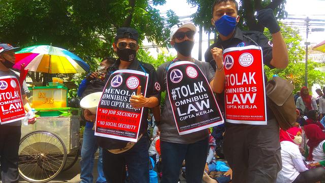 Buruh demo tolak pengesahan UU Omnibus Law Cipta Kerja