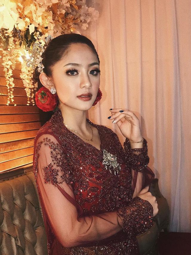 Menikah Sinetron, Ini 7 Gaya Natalie Zenn Tampil Dalam Busana Pengantin