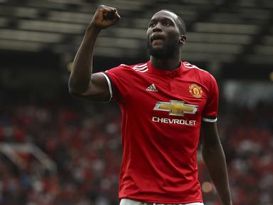 Pemain Manchester United, Romelu Lukaku saat ini memimpin klasemen sementara Premier League dengan torehan tiga gol hingga pekan ketiga. (AP/Dave Thompson)