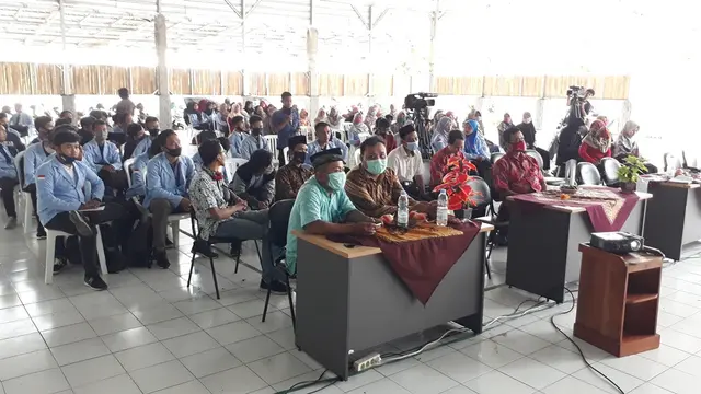 Seminar Nasional ‘Menumbuhkan Minat Mahasiswa dalam Berwirausaha dan Produktif di Era New Normal' yang digelar di Kampus 1 STMIK Komputama Majenang, Cimanggu, Kabupaten Cilacap, Jawa Tengah, Sabtu (5/12/2020). (Foto: Liputan6.com/Muhamad Ridlo)