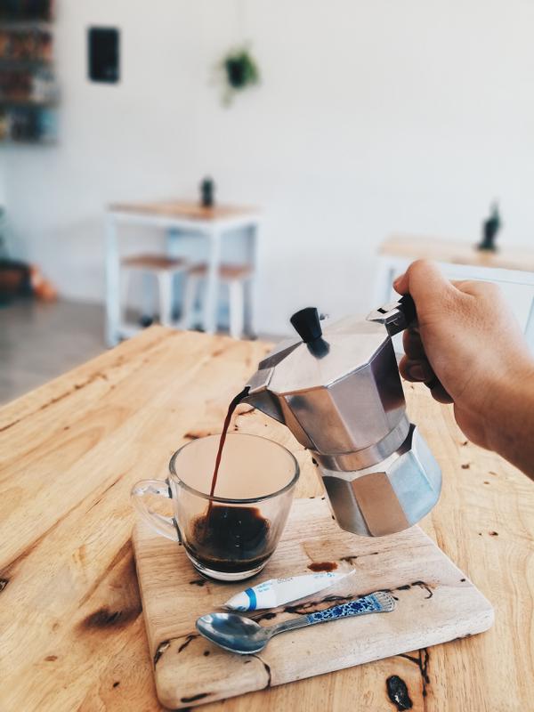 Ilustrasi minum kopi | pexels.com