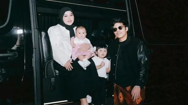 Para Artis Ini Pilih Hadiahkan Mobil Mewah untuk Kado Ultah Anaknya, Kiesha Alvaro Dapat Mercedes-Benz di Usia 20 Tahun