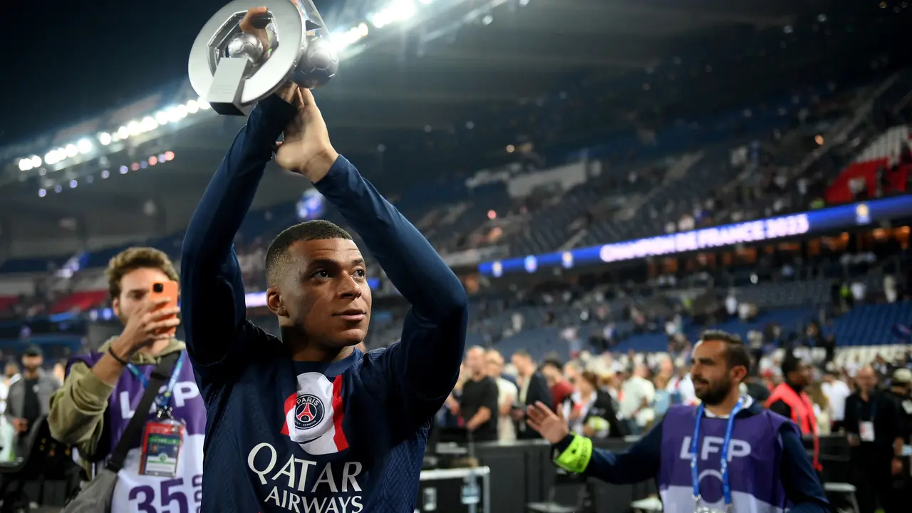 Kylian Mbappe - Paris Saint-Germain - PSG