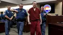 Terdakwa penembak di bioskop Colorado, James Holmes usai mengikuti sidang di Centennial, Colorado, Rabu (26/8/2015). James dijatuhi hukuman penjara seumur hidup tanpa pembebasan bersyarat atas pembunuhan 12 orang. (REUTERS/RJ Sangosti/Pool)