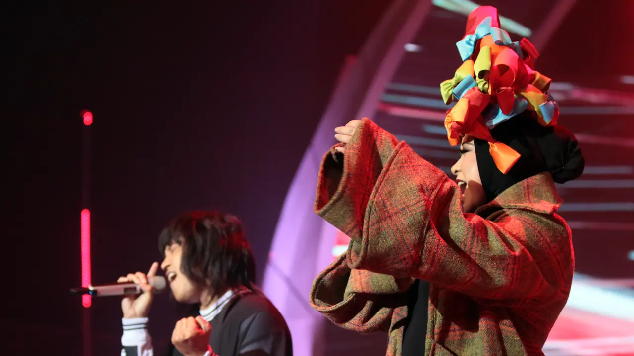 [Bintang] Melly Goeslaw - J-Rocks