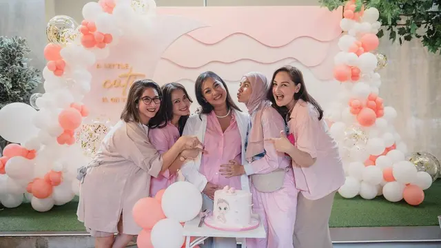 6 Potret Bahagia Baby Shower Nola B3, Siap Sambut Anak Keempat