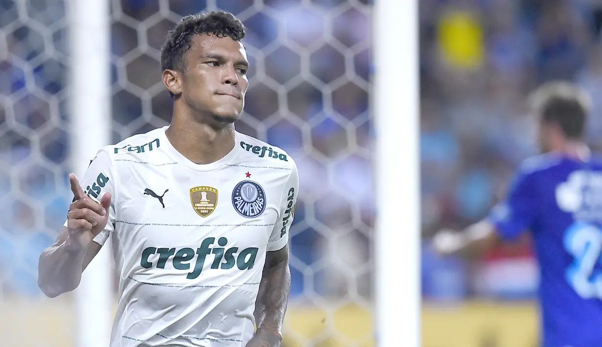 Veron telah memainkan 95 pertandingan senior dan mencetak 14 gol untuk Palmeiras serta membantu tim asal Sao Paulo itu meraih dua gelar Copa Libertadores sebelum pindah ke Porto pada tahun 2022. (AFP/Rodrigo Buendia)