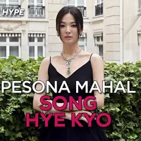 Sosok cantik Song Hye Kyo memang selalu mencuri perhatian. Belum lama ini Ia tampil dalam sebuah event fashion di Paris. Kemilau perhiasan yang Ia kenakan tak pun menambah pesono mahal dirinya..