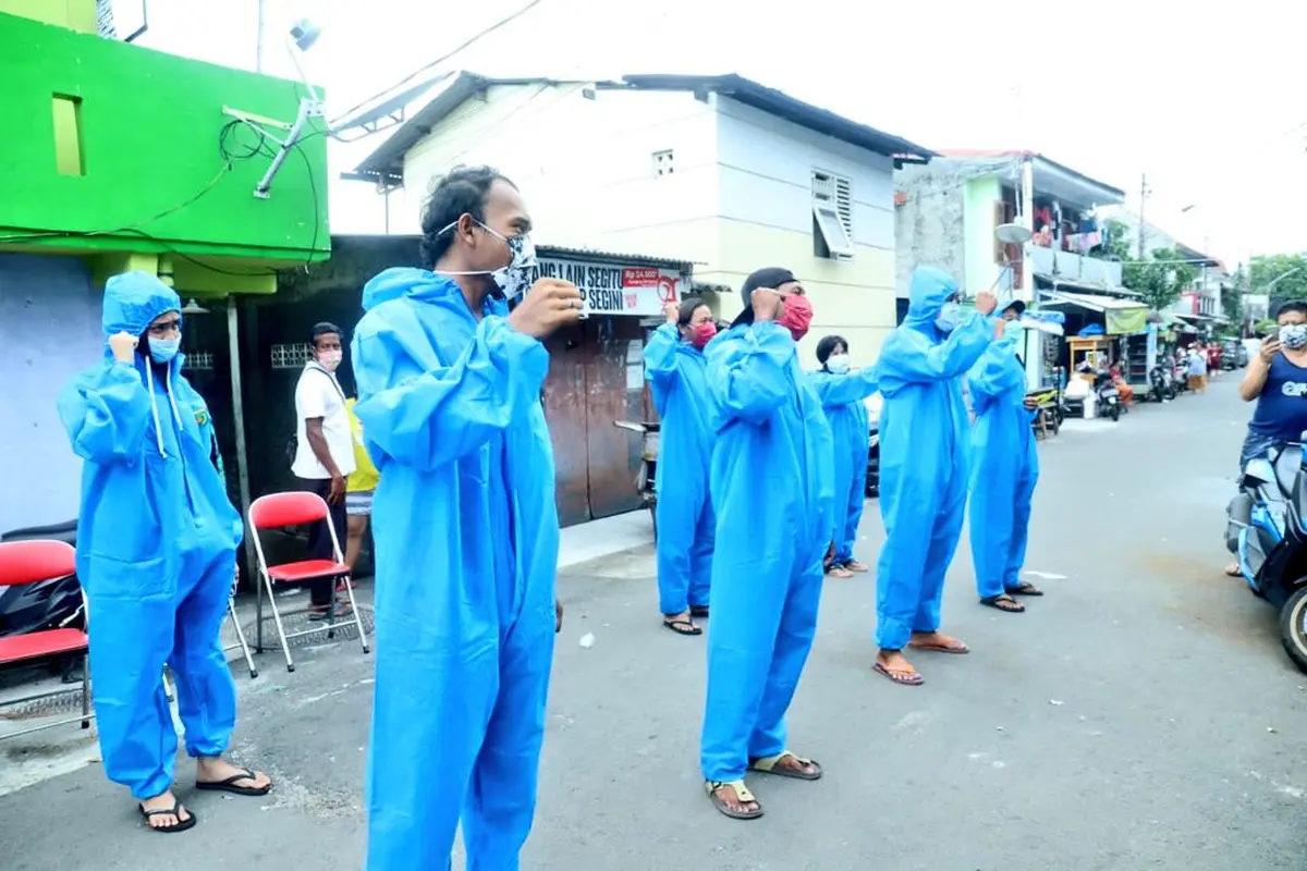 Kemnaker Berdayakan Korban PHK Sebagai Petugas Penyemprotan Disinfektan
